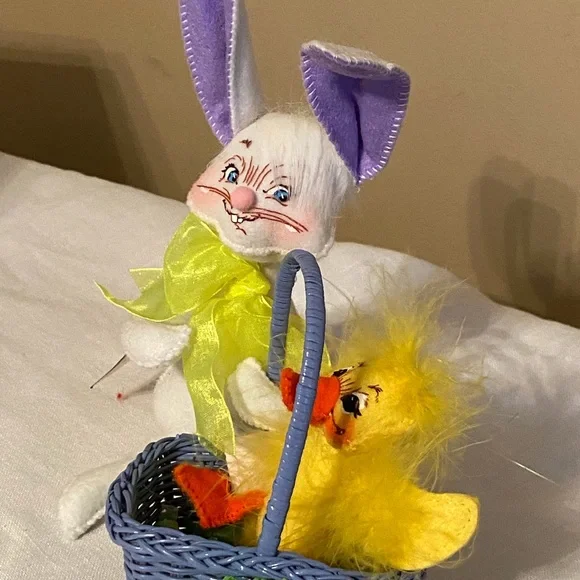 ANNALEE Rabbit 6” / Basket - Picture 10 of 10